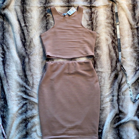 CR: NWT Blush Pink Halter Top w Matching Skirt Set - Picture 1 of 4
